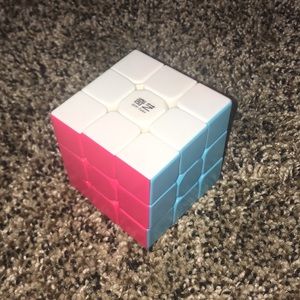 QiYi 3x3x3 sticker-less Rubik’s Cube